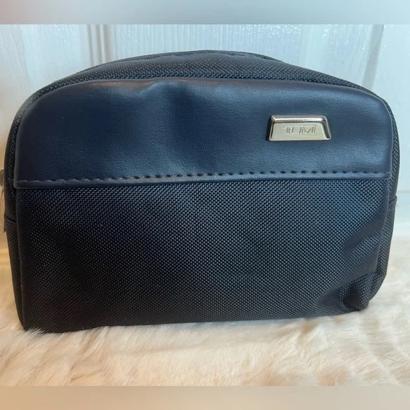 AMENITY TOILETRY MAKEUP TRAVEL BAG BLUE - Picture 1 of 7